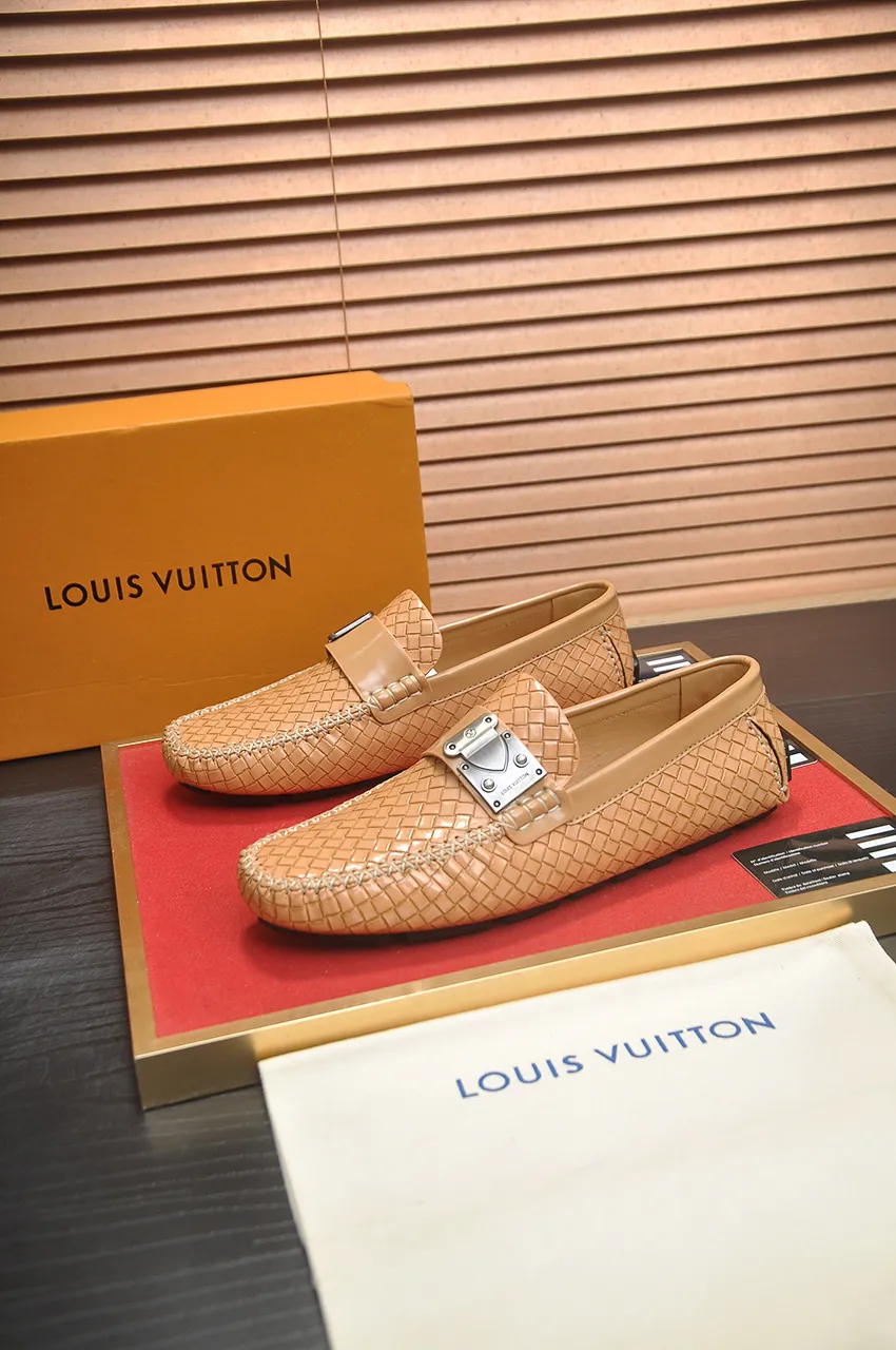 Men's men's shoes💰460💶 [LV Doudou shoes] (water-dyed cowhide lining) new model is on the market, available on the official website. The new Doudou shoes are processed into single-color materials, and the uppers are made of imported woven cowhide material. The body of the shoe is fully hemmed with mark thread, and is lined with imported original cowhide leather. The elegant shoe shape is super suitable for all-matching, and the size is 38-44.